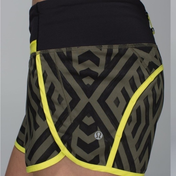LULULEMON Run Times shorts. 4 way stretch. Chevron Shuffle Fatigue green black - Picture 8 of 11